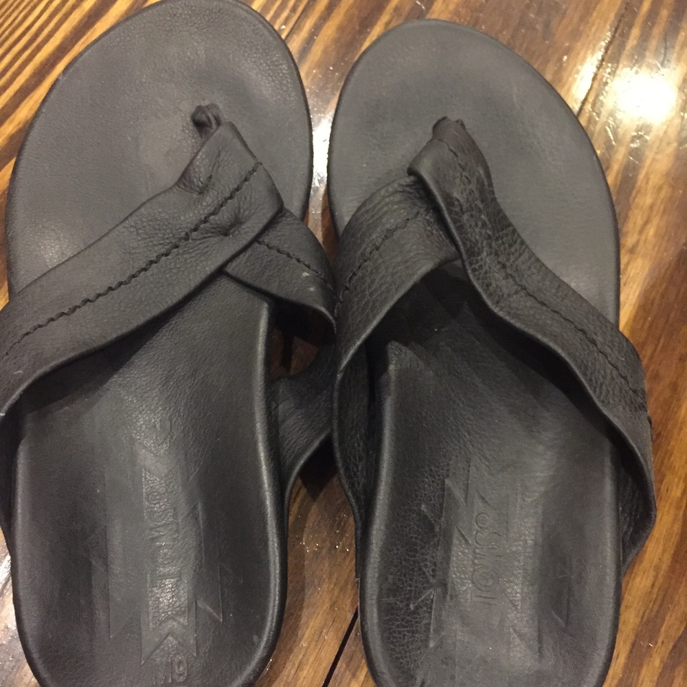 Tom's Leather sandals
